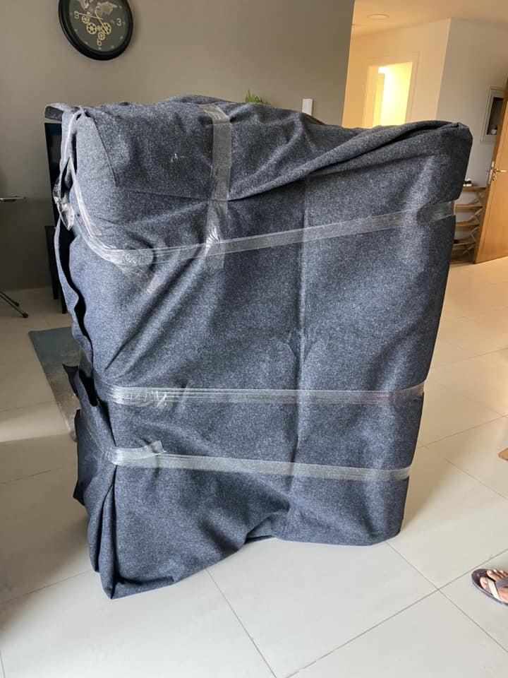 Loading and unloading truck service all over UAE